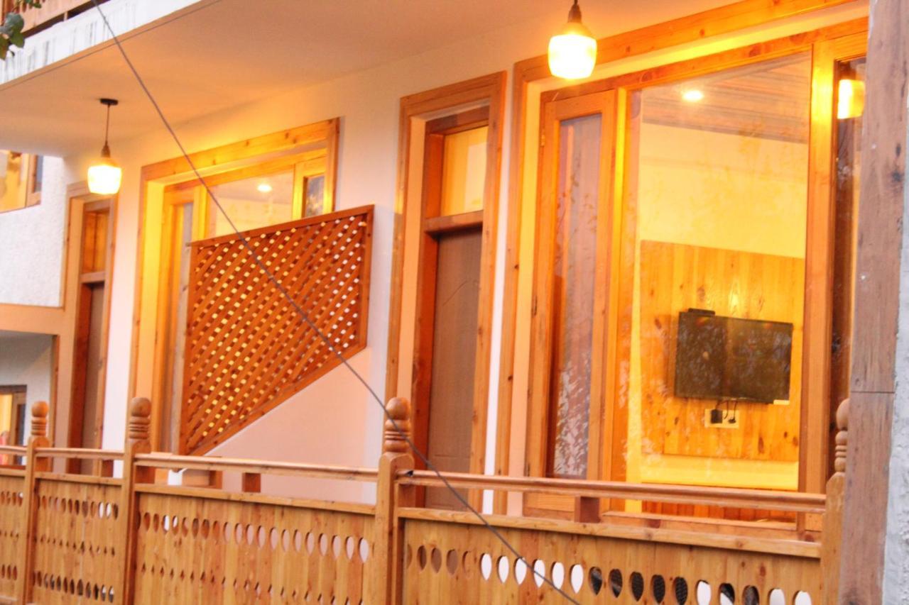 Hotel Vaibhav Regency Manāli Esterno foto