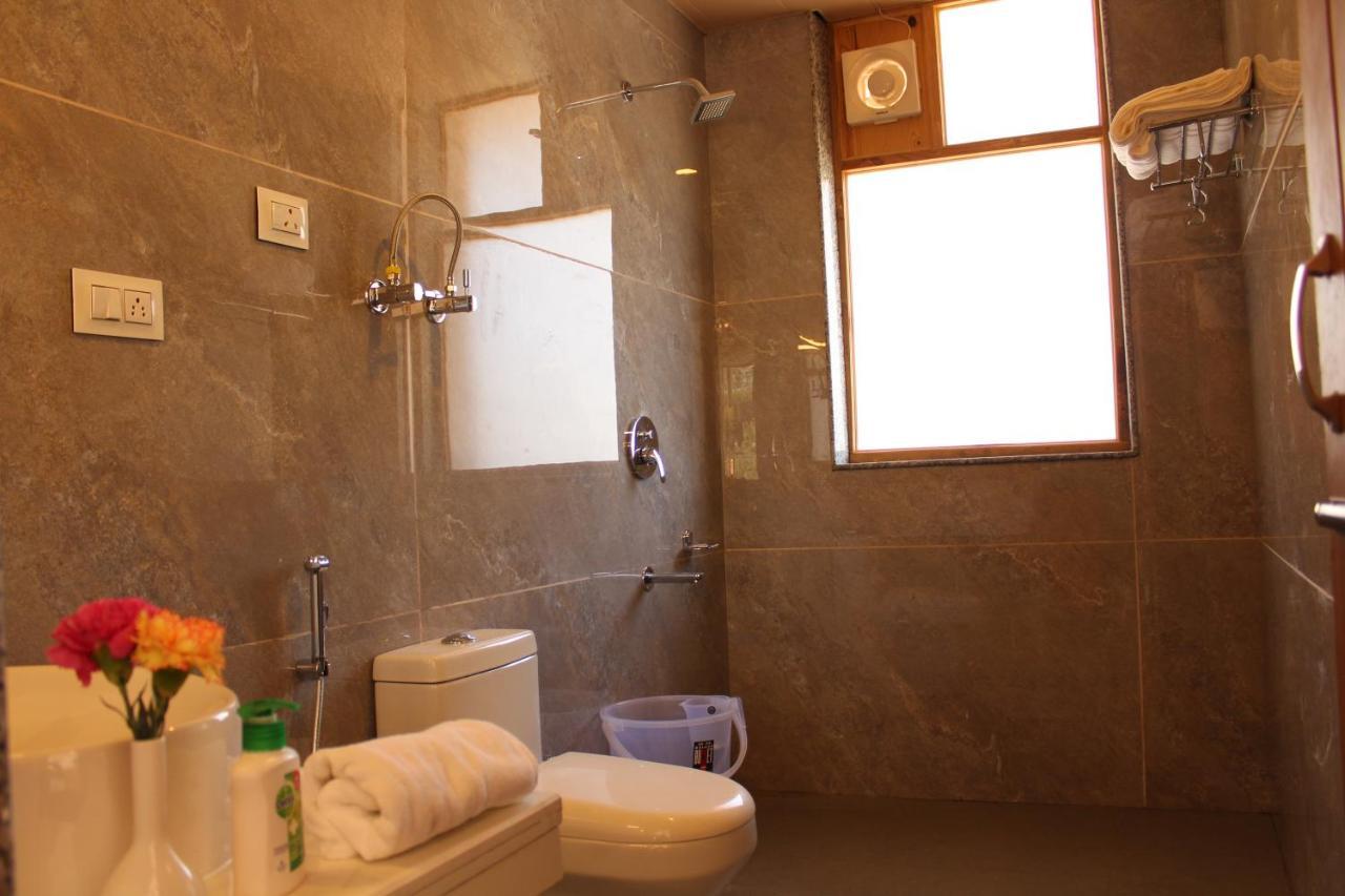 Hotel Vaibhav Regency Manāli Esterno foto