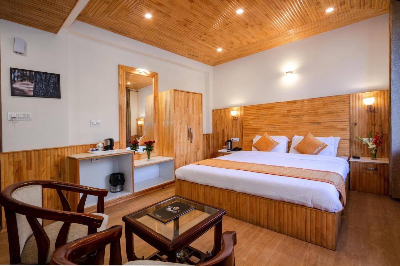 Hotel Vaibhav Regency Manāli Esterno foto