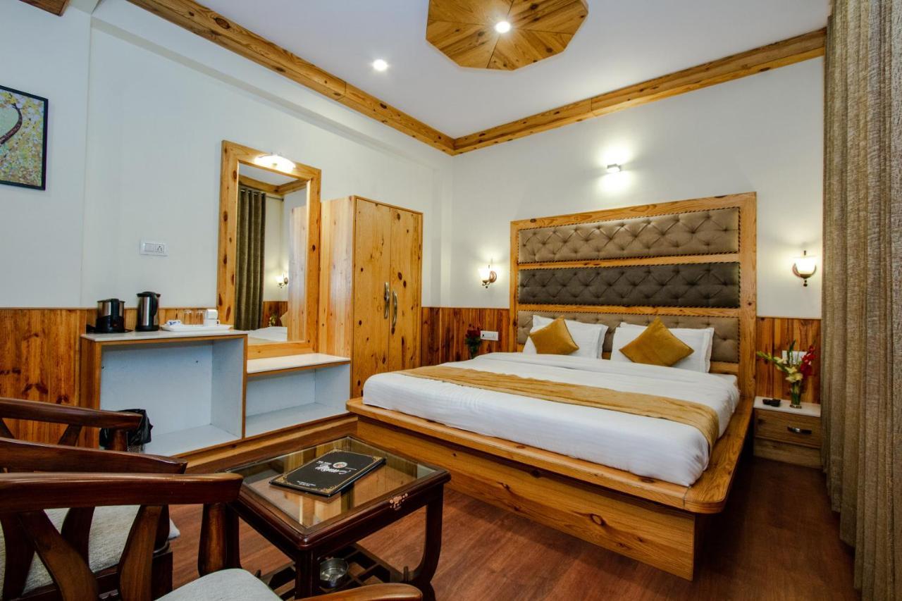 Hotel Vaibhav Regency Manāli Esterno foto