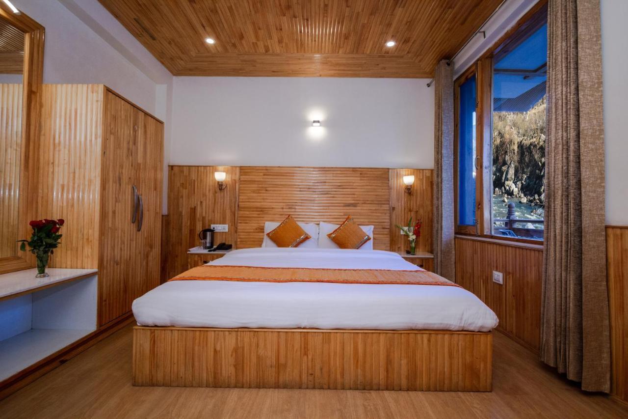 Hotel Vaibhav Regency Manāli Esterno foto