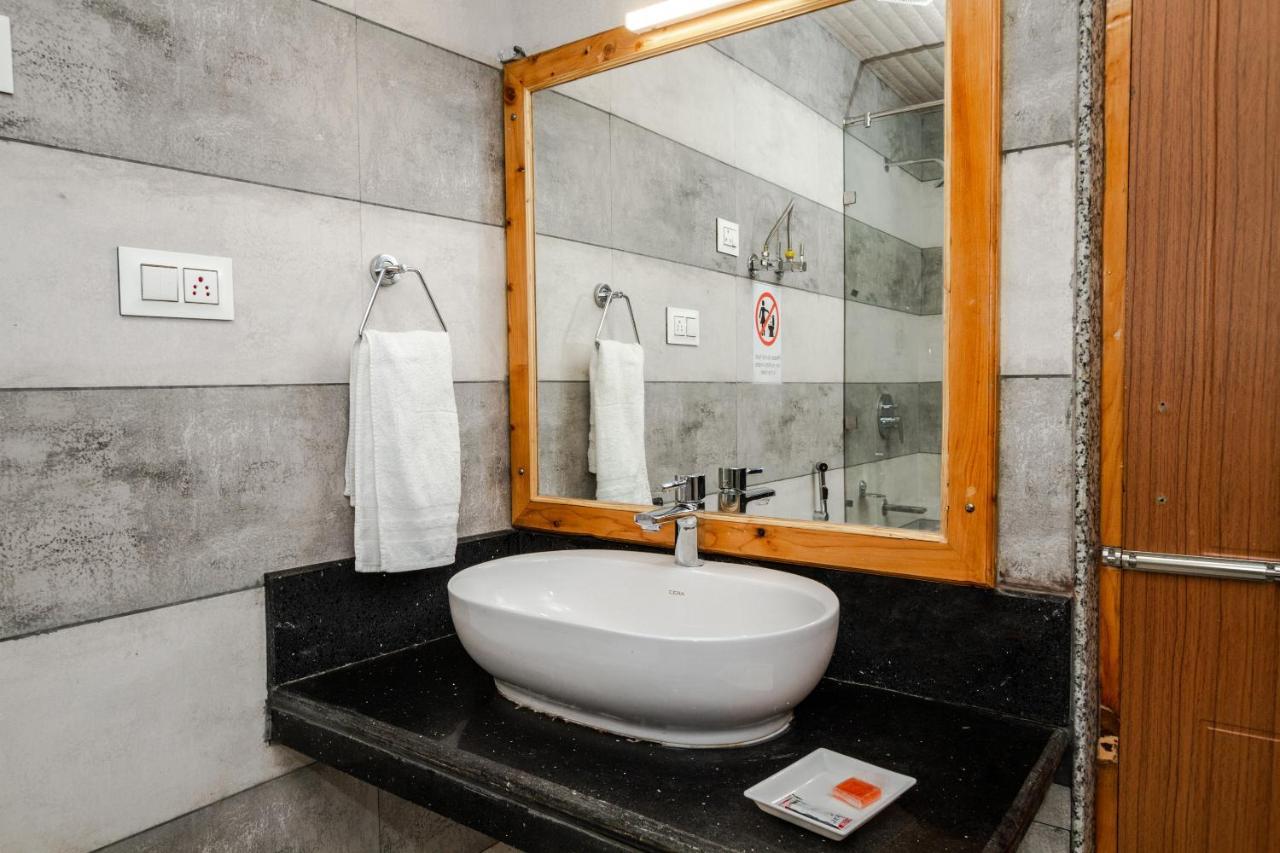 Hotel Vaibhav Regency Manāli Esterno foto