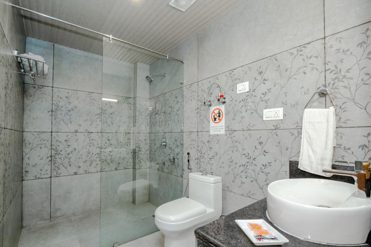 Hotel Vaibhav Regency Manāli Esterno foto
