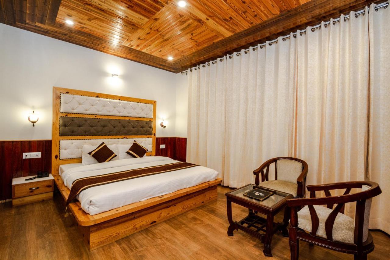 Hotel Vaibhav Regency Manāli Esterno foto